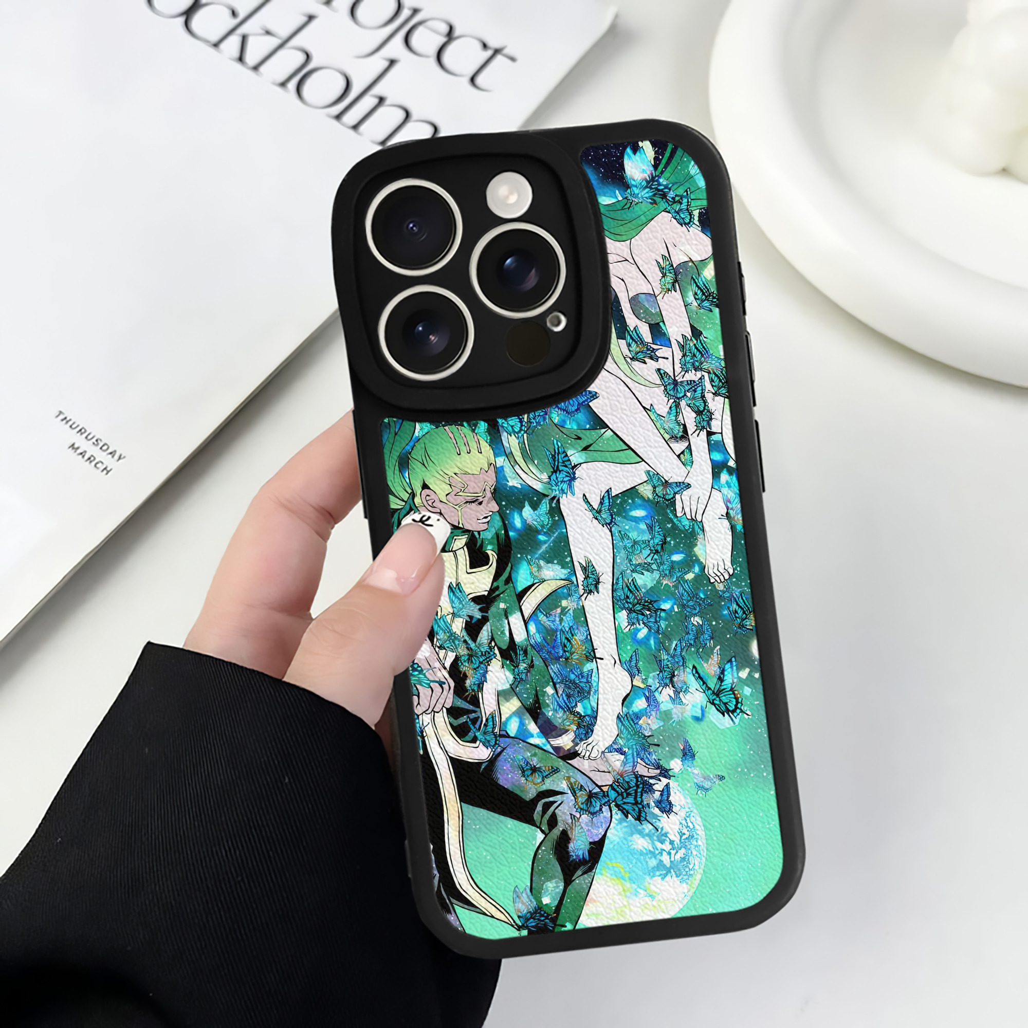 （画像用） ジョジョの奇妙な冒険 JoJo's Bizarre Adventure 【iPhone 16シリーズ対応】シリコンスマホケース（レザー調） 材質：シリコン